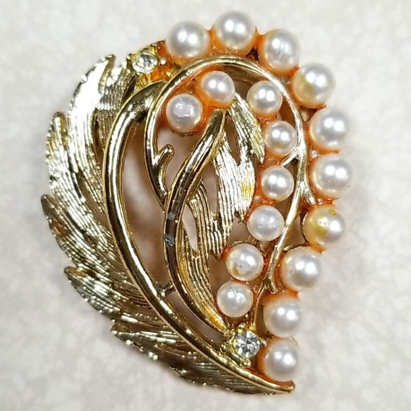 Vintage 1950s Mid Century Faux Pearl Goldtone Brooch Pin - Picture 13 of 13